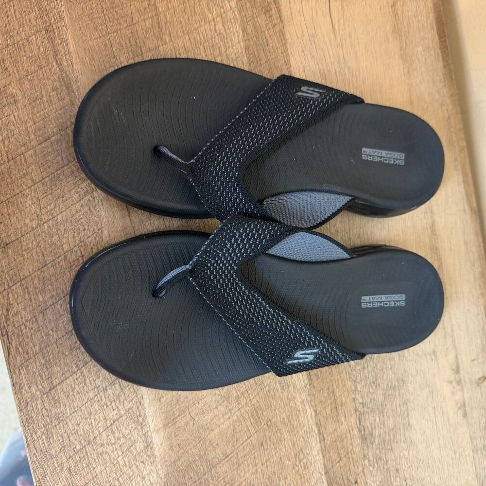 Skechers Women's GO Walk Flex Flip-Flop Thong Sandals black size 9 shoes - Picture 2 of 6
